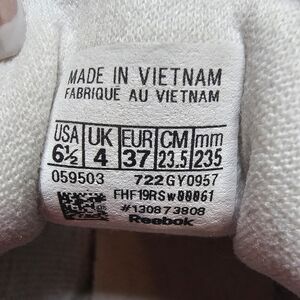 Clasic Reebok white 6.5, used them 3 times